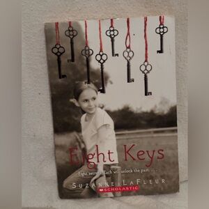 5/$30 Scholastic Eight Keys Novel